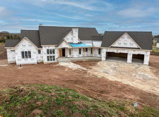 3561 W Pine View Ct, Mequon, WI 53097