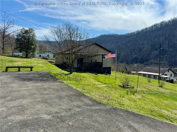 573 Church Hill Rd, Seth, WV 25181