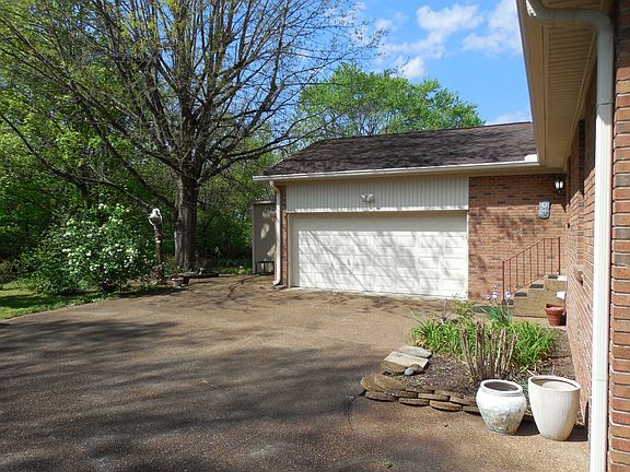 3rd image of 7245 Green Meadows Ln