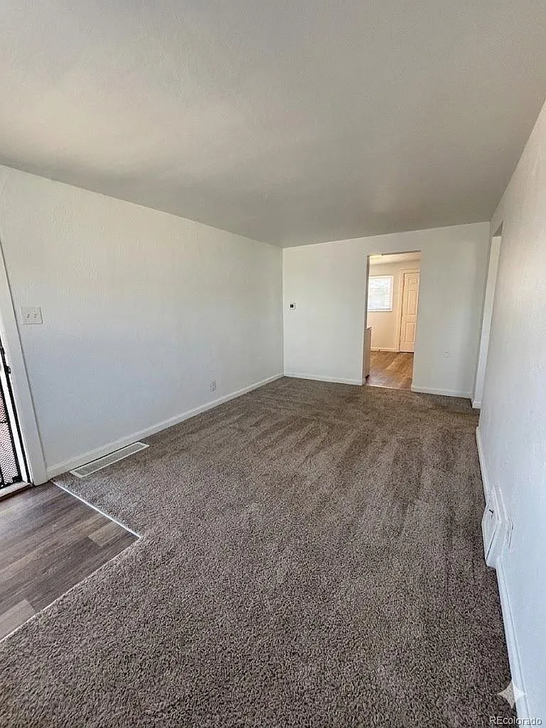 2 bed, 1.0 bath, 950 sqft, $1,099 — Photo 2