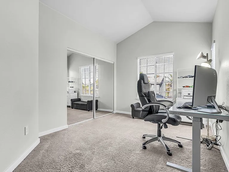 2435 Pinehurst Ct — Photo 30