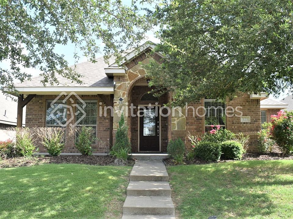 1st image of 121 Brook Hollow Ln