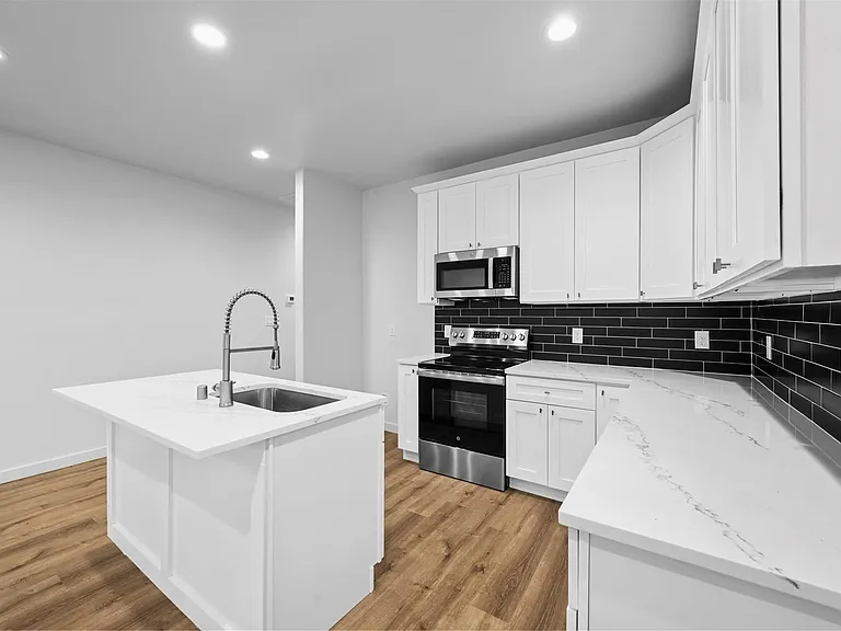 918 W Ford St — Photo 6