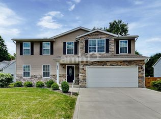 718 Rolling Acre Dr, Lithopolis, OH 43136