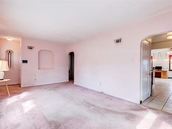 3rd image of 1605 Saint Catherine St