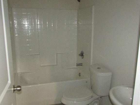 5th image of 1214 Beaumont St