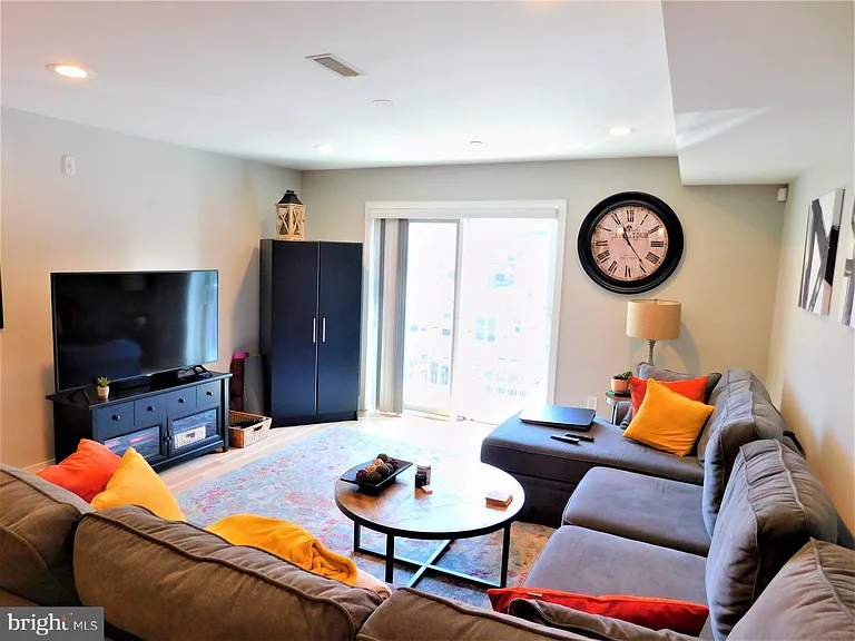 922 N 17th St #26-F — Photo 3