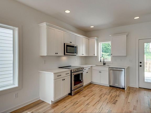 4th image of 816 Horner Ave