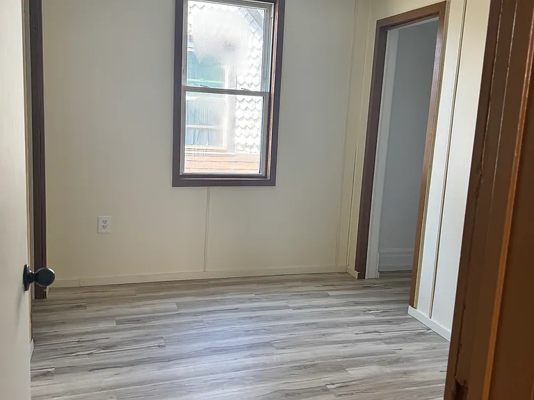 317 Amanda St — Photo 8