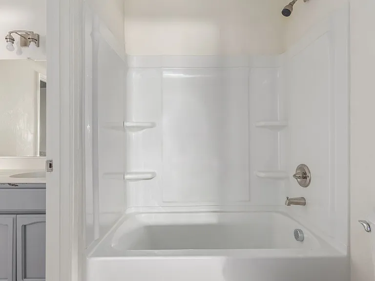 615 N Arrowhead Dr — Photo 18