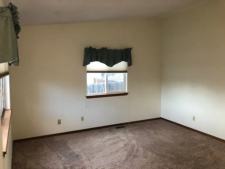 848 Elliott St — Photo 11