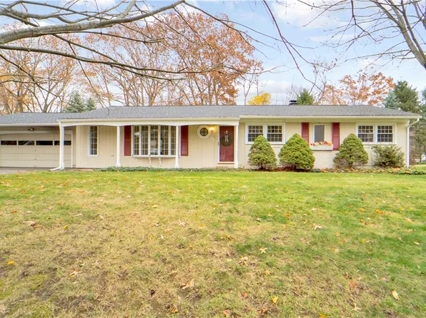 35 Harvest Rd, Fairport, NY 14450