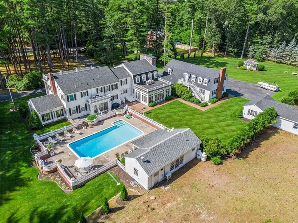 28 Pineswamp Rd, Ipswich, MA 01938