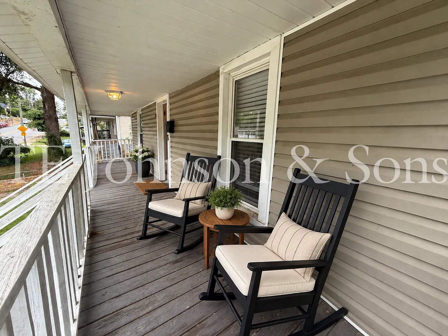 Front Porch Charm & Bonus Room Near Downtown Winston-Salem — Photo 3