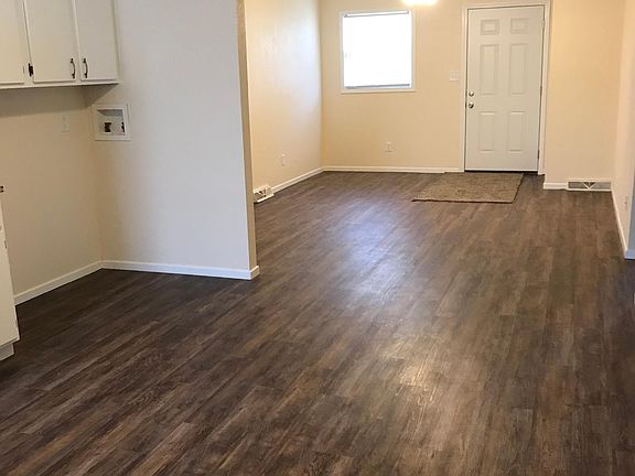 4th image of 109 S Grant St #8