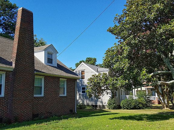 2nd image of 2201 Greenwood Dr