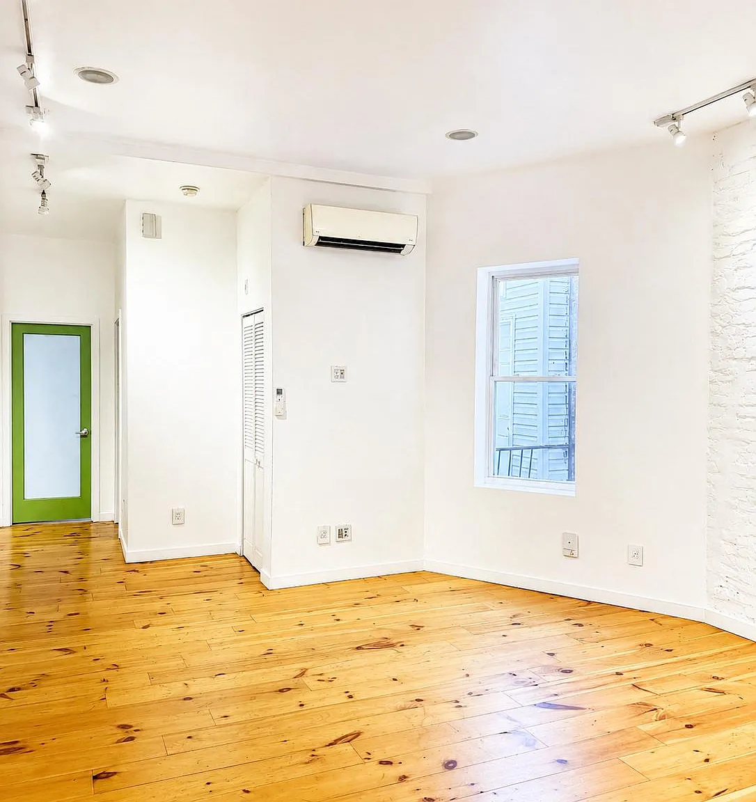 2 bed, 1.0 bath, 1000 sqft, $1,450 — Photo 3