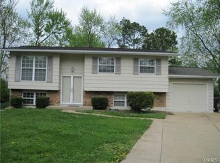 157 Parkside Acres Dr, Fenton, MO 63026