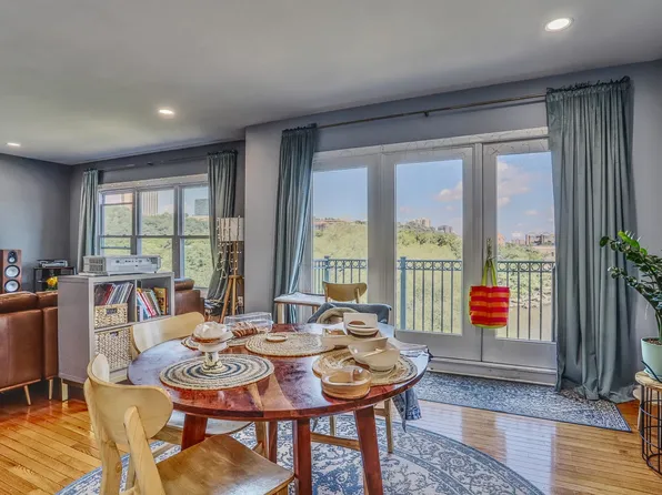 340 The Promenade image 6 of 20