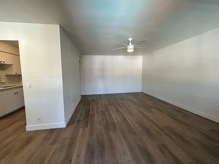 1 bed, 1 bath open living area