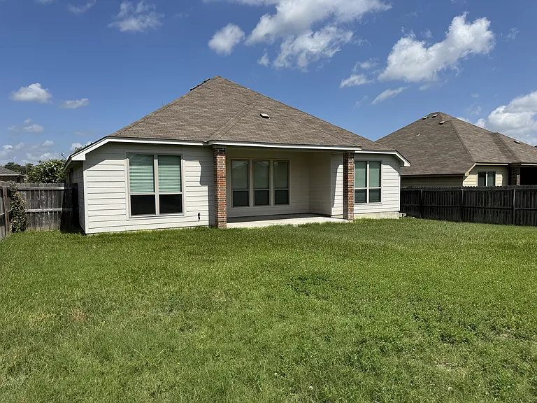 5611 Markham Dr — Photo 25