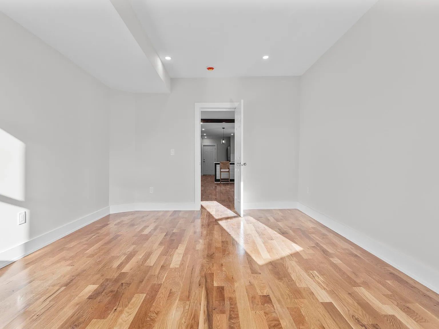 4 bed, 1271 sqft, $2,150 — Photo 4