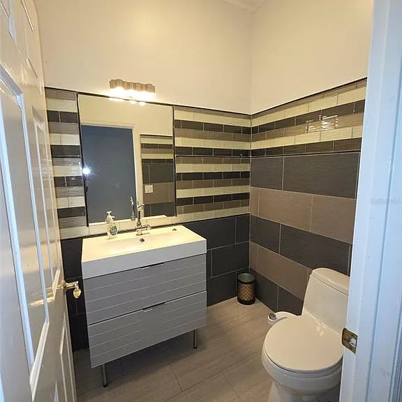 7600 Debeaubien Dr — Photo 15