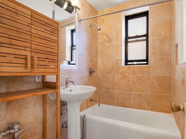 100 Ocean Parkway image 8 of 11