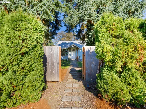1321 SE Oak Grove Blvd, Milwaukie, OR 97267