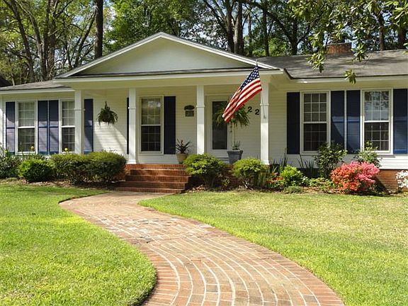 2nd image of 2221 Oakgrove Cir