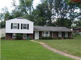 952 Bridgeport Dr, Ballwin, MO