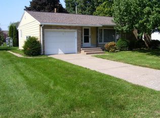 1326 14th St, Bettendorf, IA 52722