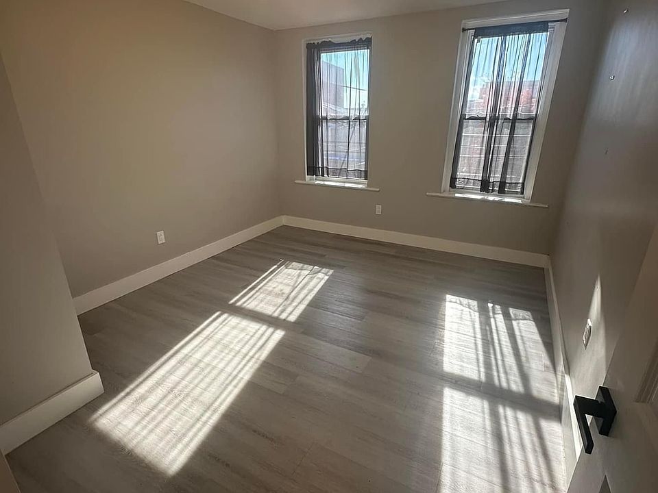 2nd image of 200 Parkhurst St APT 2