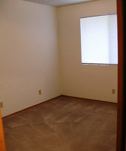Center Ave Apt 3 bedroom1_05092017