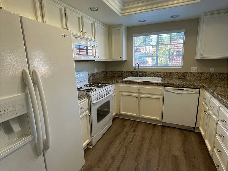 21887 Southgate #310 — Photo 2