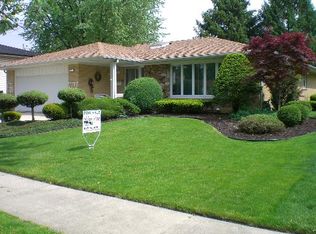 15317 S Walnut Rd, Oak Forest, IL 60452