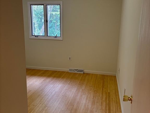 5th image of 207 Tallow Wood Dr