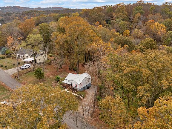 2nd image of 2322 Morton Ln