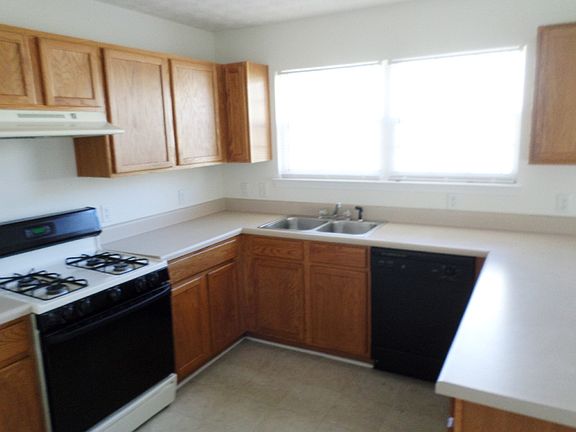 3rd image of 901 Thorny Ln