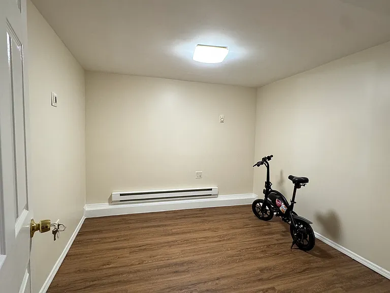 614 49th St #BASEMENT — Photo 8