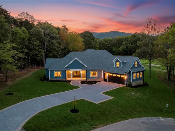 31 Flagstick Ct, Penhook, VA 24137