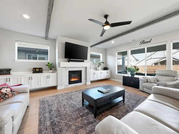 3026 NE Red Jasper Pl, Bend, OR 97701