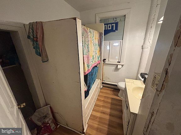4th image of 650 W Philadelphia St