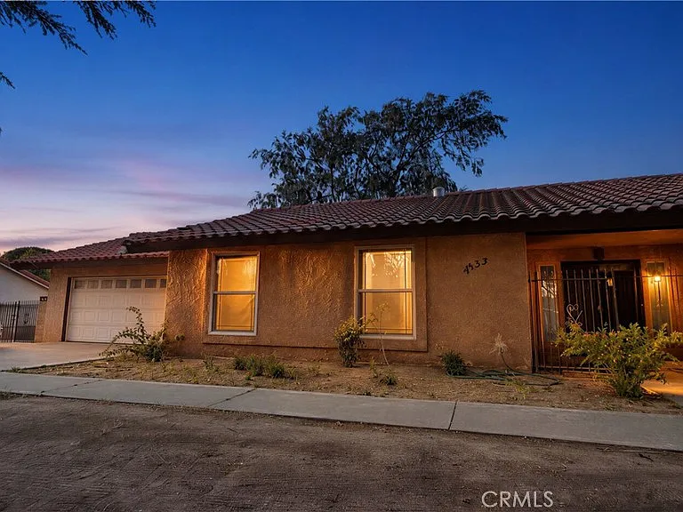 4333 Hillside Dr — Photo 2