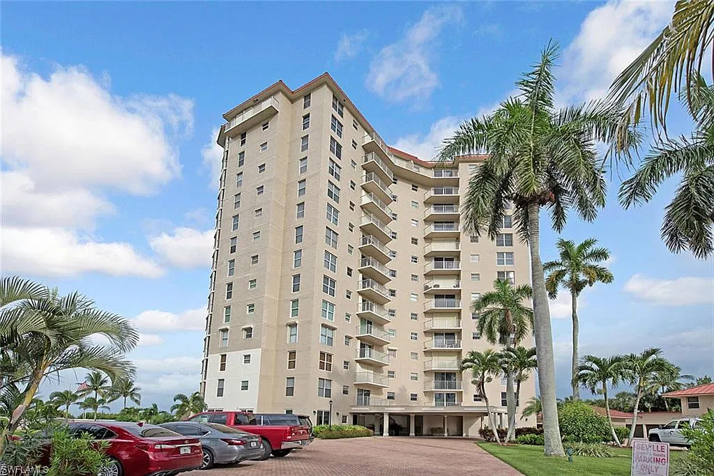2 bed, 2.0 bath, 1560 sqft, $10,000 — Photo 2