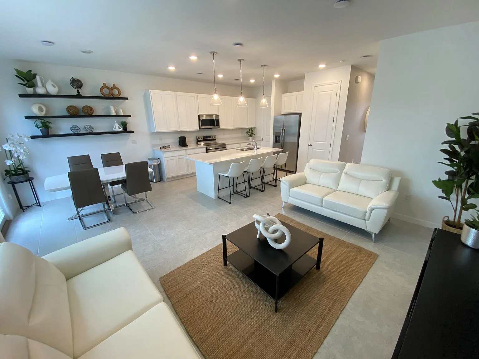 3 bed, 1653 sqft, $2,300 — Photo 2