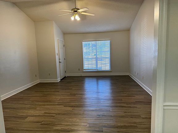 Living Room - looing back toward front door