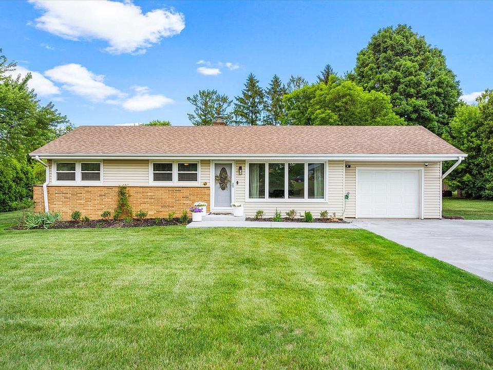 23463 N Meadow Ln, Barrington, IL 60010 | Zillow