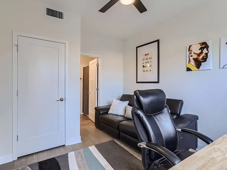 1581 N Perry St — Photo 20