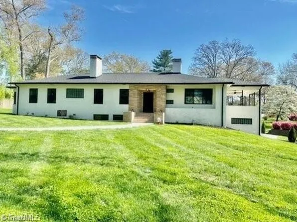 109 Grace St, Mount Airy, NC 27030